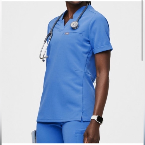 FIGS. Limited edition. Women Capri Blue Siaya. Scrub top - Picture 2 of 9